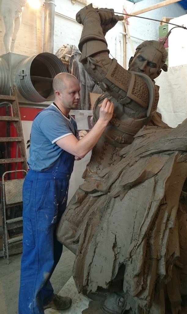 Ta rzeźba promuje grę Wiedźmin 3: Dziki Gon m.in. w USA i Australii.  Współtworzył ją zielonogórzanin Artur Wochniak [ZDJĘCIA, WIDEO] | Gazeta  Lubuska