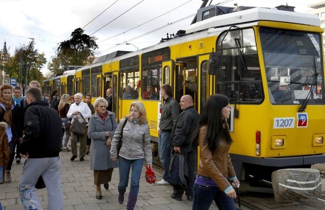 Tramwaje i autobusy jeżdżą w Szczecinie w komplecie, bez opóźnień.