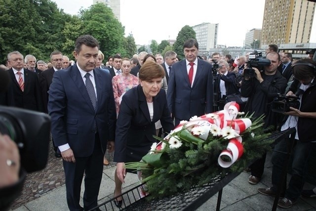 Członkowie PiS złożyli kwiaty pod pomnikiem Powstańców...