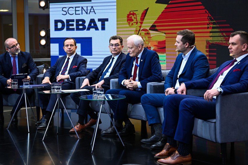 W Rzeszowie trwa Kongres 590. To dwa dni debat o polskiej gospodarce. Gala z udziałem Andrzeja Dudy Prezydenta RP [ZDJĘCIA]