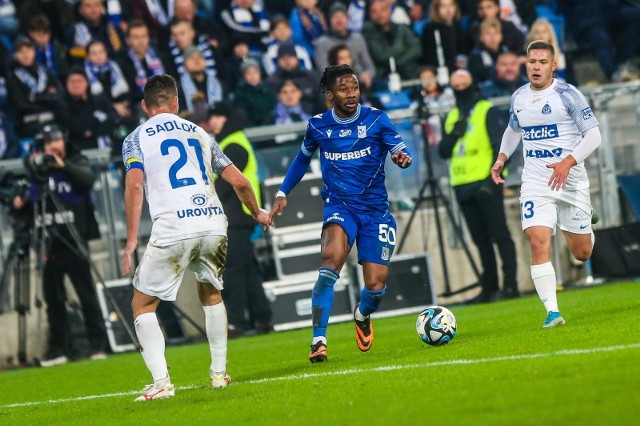 Lech Poznań w tym sezonie łatwo sobie radzi z beniaminkami. W sobotę pokonał Ruch 2:0, a wcześniej ŁKS 3:1 i Puszczę 4:1 