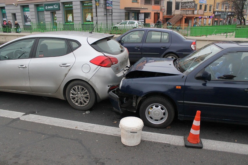 Kolizja na Bramie Brzostowskiej [Zdjęcia]