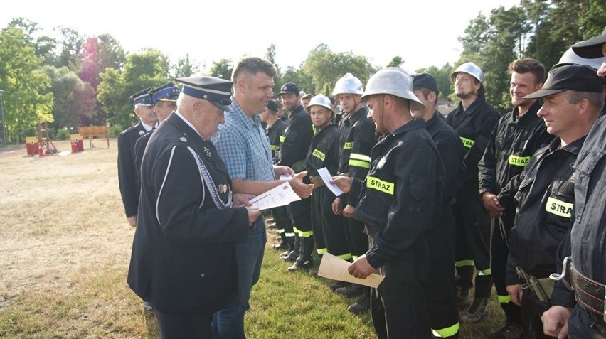 Trwa akcja pomocy dla strażaka z Chlewic. W zbiórkę pieniędzy angażują się kolejne jednostki Ochotniczych Straży Pożarnych (ZDJĘCIA)