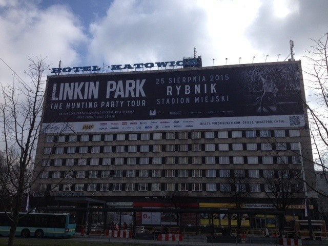 Koncert Linkin Park w Rybniku 25 sierpnia. Na frontonie...