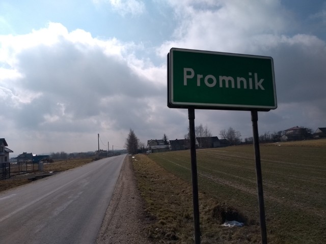 Jedną z miejscowości w gminie Strawczyn, która doczeka się kolejnych słupów oświetleniowych, jest Promnik.