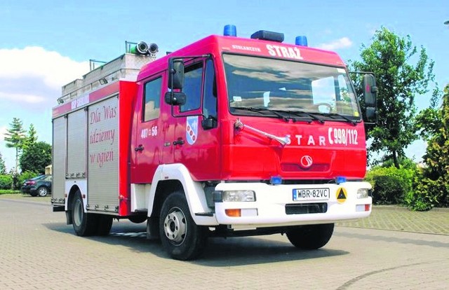 Strażacy ze Starych Siekluk samochód dostali z komendy Państwowej Straży Pożarnej w Grodzisku Mazowieckim.