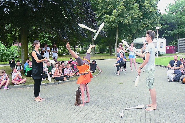 To, w czym cyrkowcy czują się najlepiej, czyli trening. Na zdjęciu: Dominika, Ida i Michał z Hecy z Lipinek podczas żonglerki.