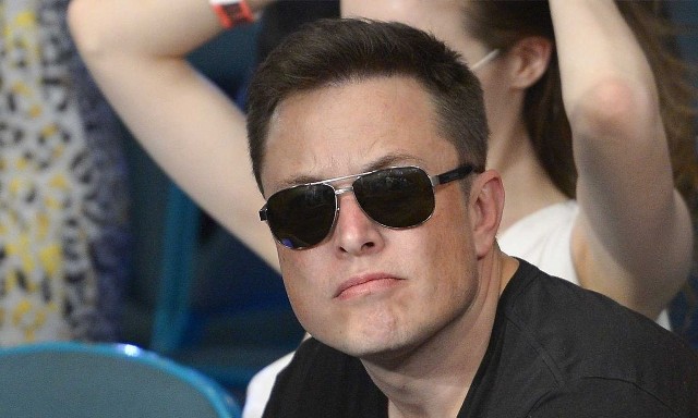 Elon Musk. Przejdź do kolejnych zdjęć, by zobaczyć dom modułowy, w którym pomieszkiwał w ubiegłym roku ekscentryczny miliarder. Użyj gestów lub strzałek.Licencja zdjęcia: https://creativecommons.org/licenses/by-sa/4.0/deed.en