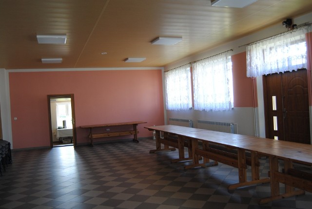 Wymalowana sala remizy w Jeżowicach oraz wymalowane zaplecze kuchenne. Więcej na następnych zdjęciach >>>