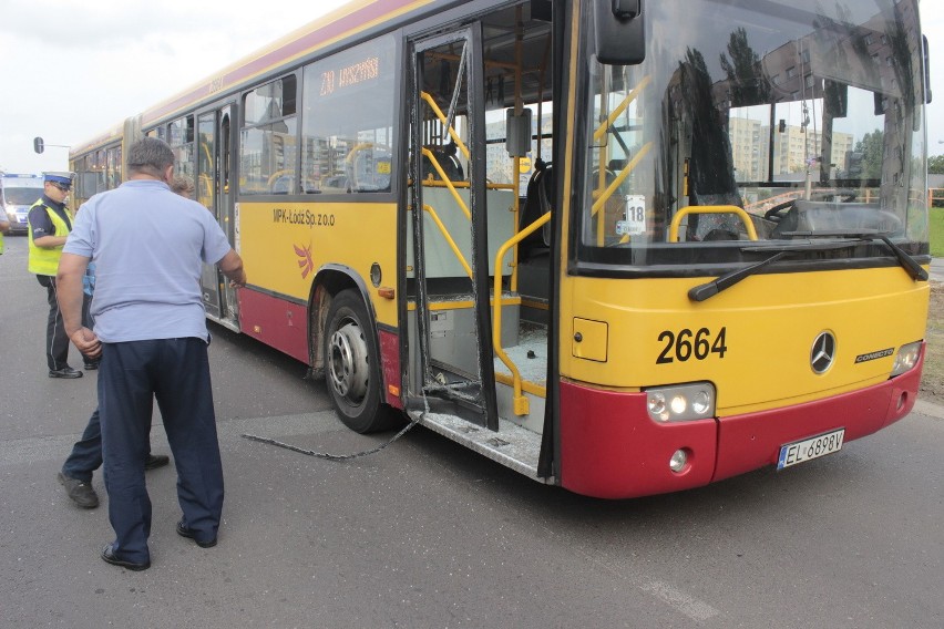 Wypadek na Wyszyńskiego. Mazda zderzyła się z autobusem Z10 [ZDJĘCIA]