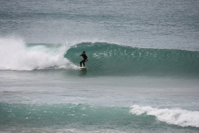 - Rekiny mocno gryzą - przyznaje zaatakowany surfer