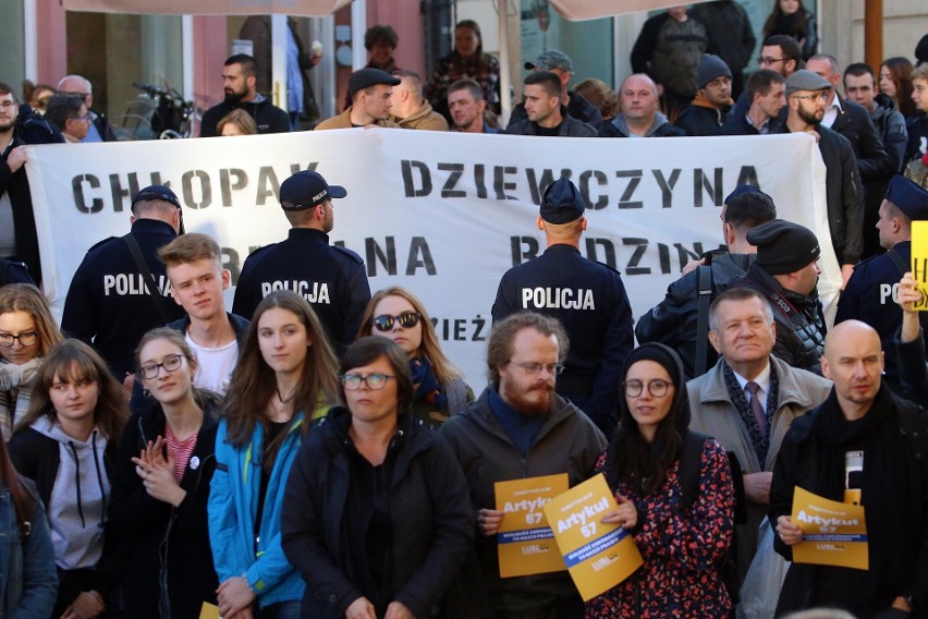 Demonstracja przeciwko próbie zakazania Marszu Równości w Lublinie (ZDJĘCIA, WIDEO)