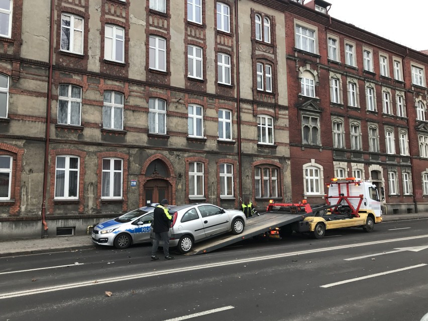Wypadek na ulicy Tuwima w Słupsku. Jedna osoba przewieziona do szpitala [ZDJĘCIA]
