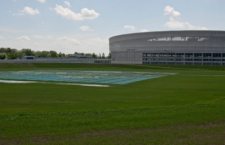 Aleja Śląska 3 (tzw. dziura przy stadionie)