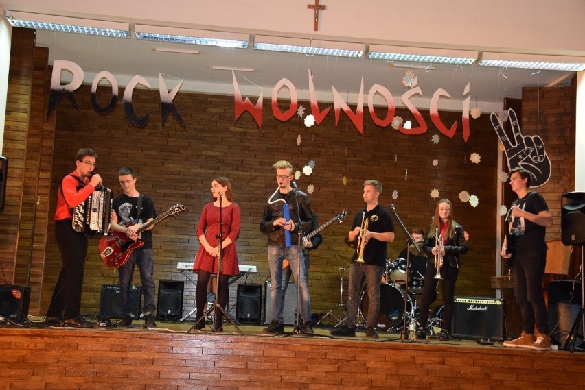 Rock Wolność  koncert w Liceum Ogólnokształcącym im. K. K....