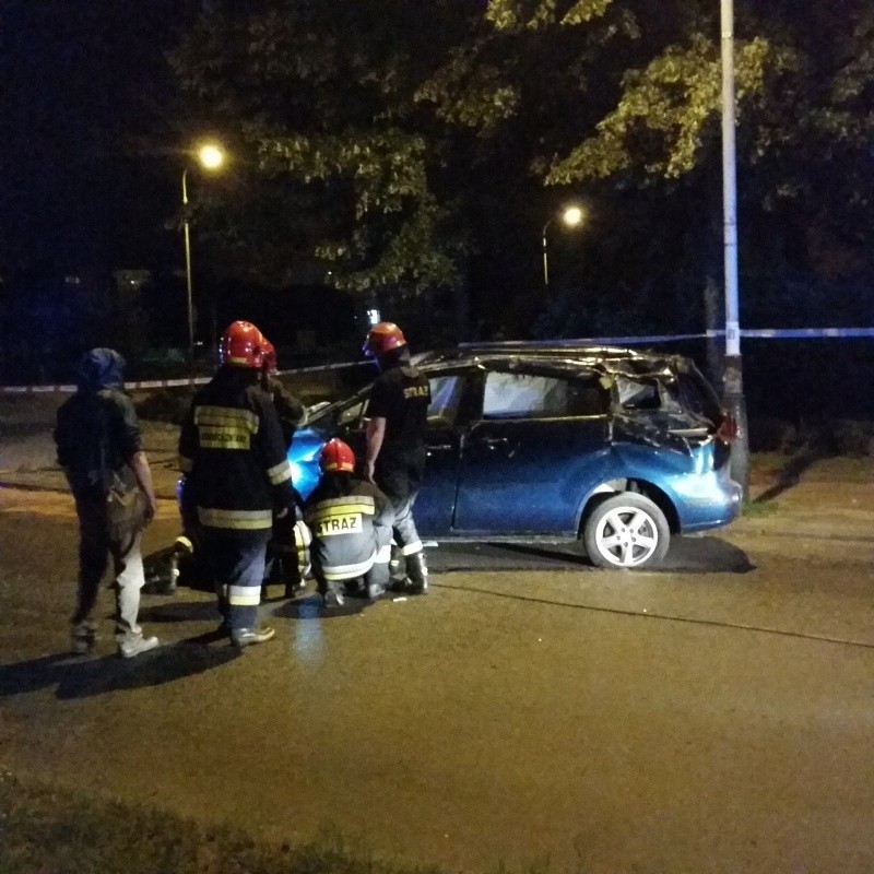 Wypadek na ul. Łazowskiego. Dachował samochód, jedna osoba ranna!