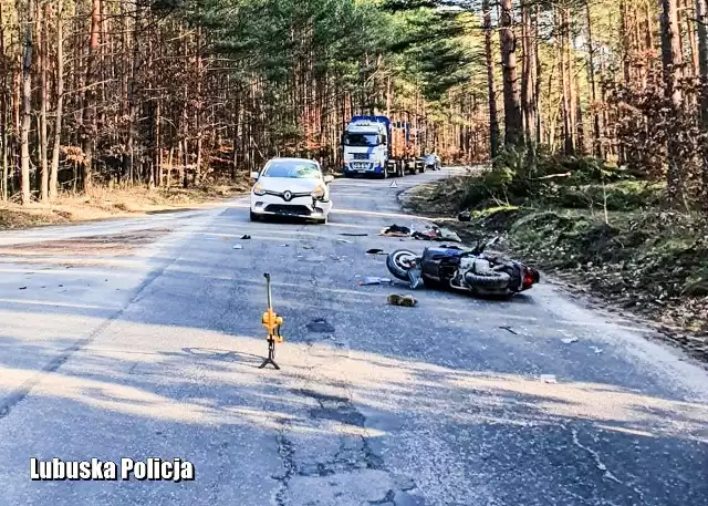 W wypadku poważne obrażenia odniósł motorowerzysta