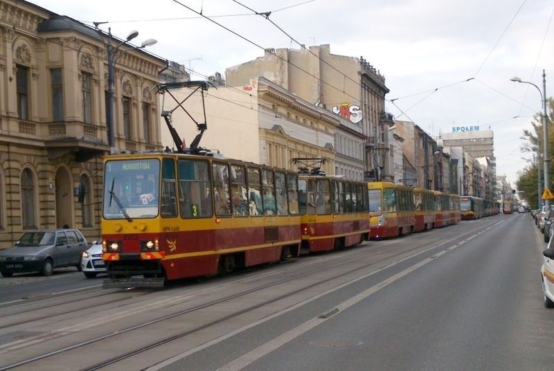 Rowerzystka wjechała na tramwaj. Wypadek na Piotrkowskiej