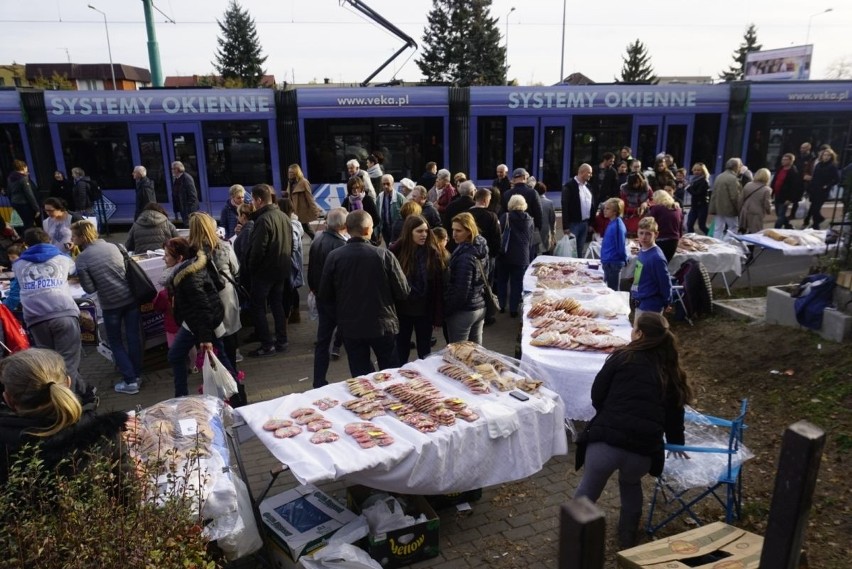 W dzień Wszystkich Świętych poznaniacy tłumnie ruszyli na...