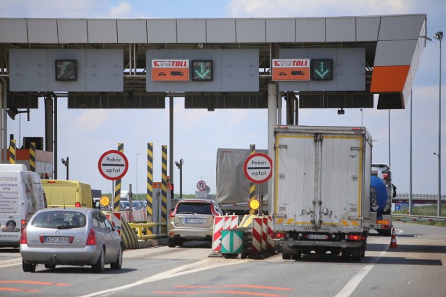 Korek przed bramkami autostradowymi