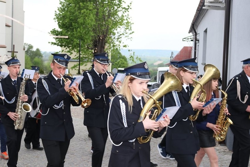3 maja uroczystości w Bodzentynie uświetniła orkiestra dęta.