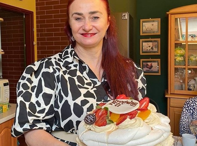 Elżbieta Pańtak z urodzinowym tortem