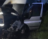 Pożar samochodu w Nowej Grabownicy. Strażacy gasili bus. 7.06.2021