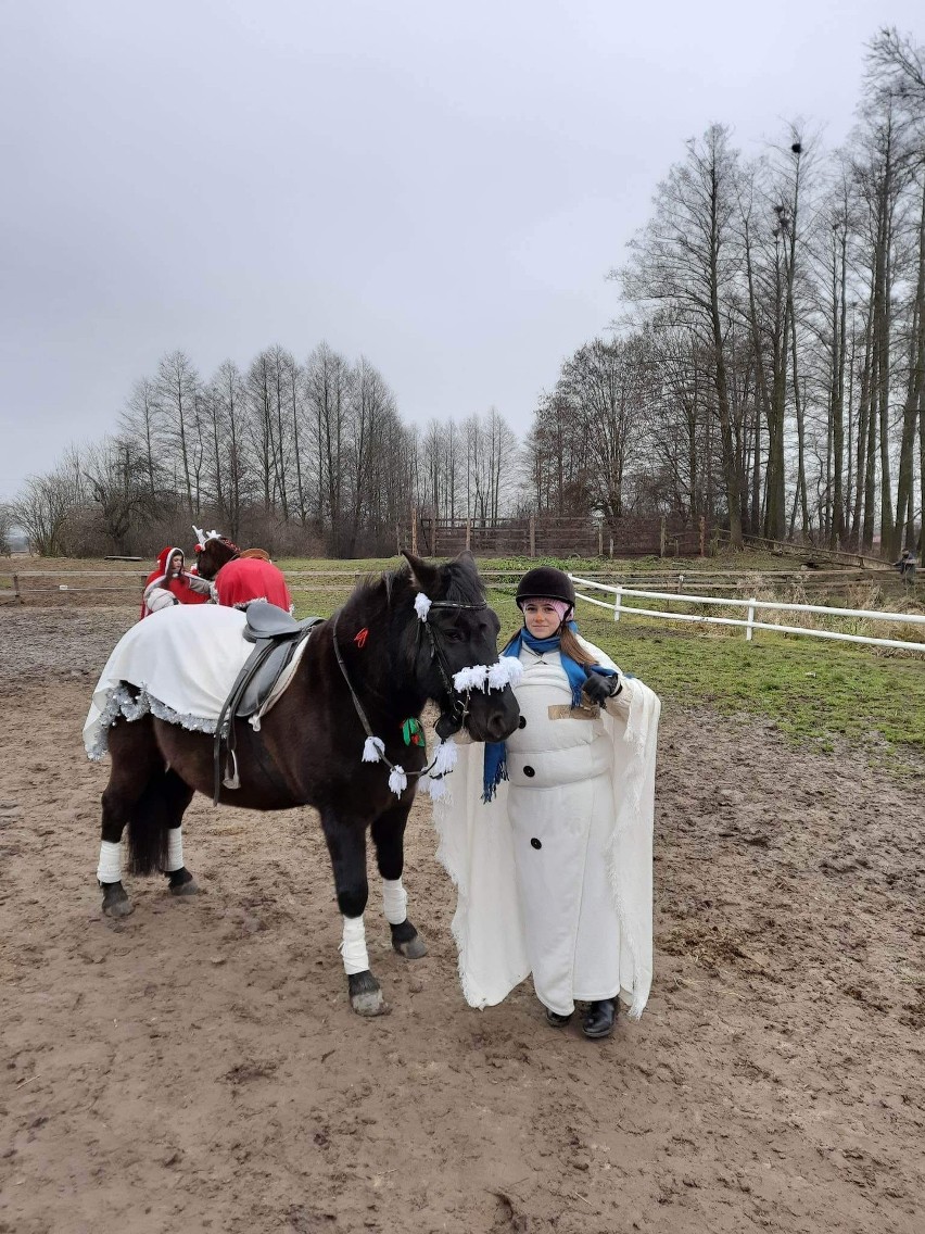 Mikołajkowa parada na koniach w Jastkowicach koło Stalowej Woli. Zobacz zdjęcia