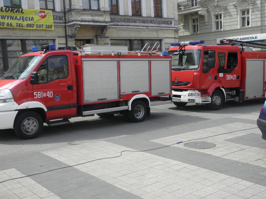 Uroczysty apel z okazji Dnia Strażaka na rynku w Rybniku