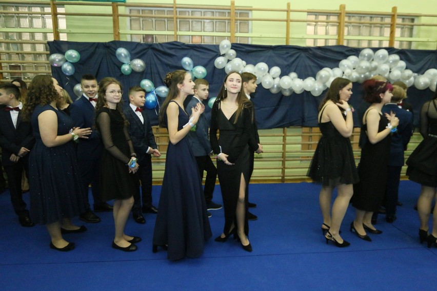 Bal ósmoklasistów: Zobacz jak się bawili uczniowie ze Szkoły Podstawowej nr 43 w Lublinie 