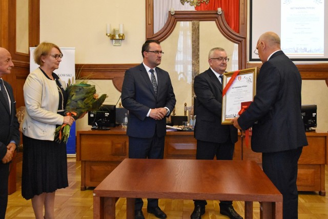 Uroczystość przyznania tytułu "Zasłużony dla Powiatu Krakowskiego" ministrowi Andrzejowi Adamczykowi