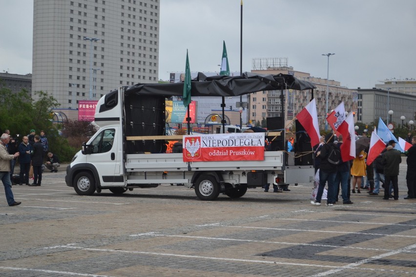 Warszawa: Antyimigrancka demonstracja i marsz "Polacy przeciwko imigrantom" w Warszawie [ZDJĘCIA]