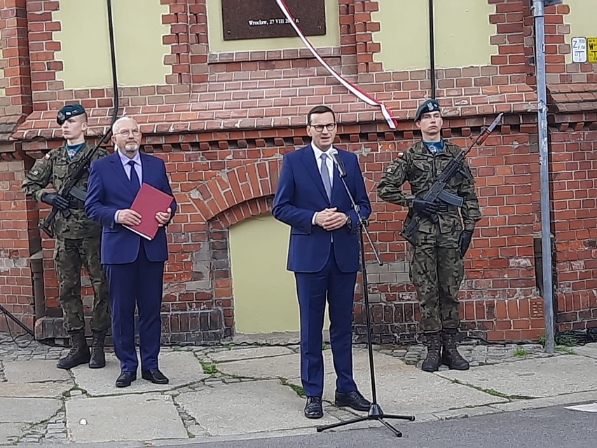 Odsłonięcie tablicy poświęconej Lechowi Kaczyńskiemu we...