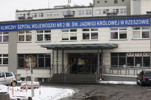 W Klinicznym Szpitalu Wojewódzkim nr 2 w Rzeszowie około 200 pracowników medycznych wyraziło sprzeciw wobec przymusowych szczepień.