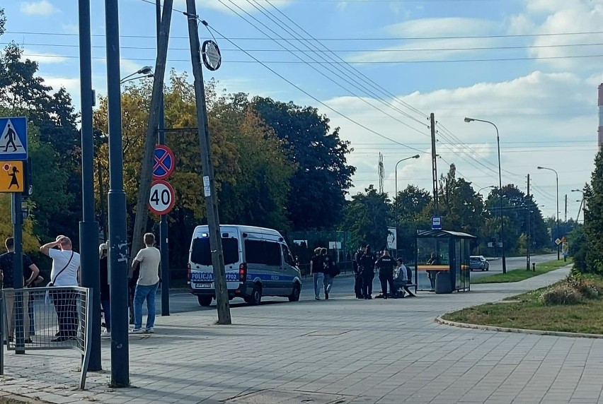 - W tym miejscu zostały wylegitymowane trzy osoby. 44-letni...