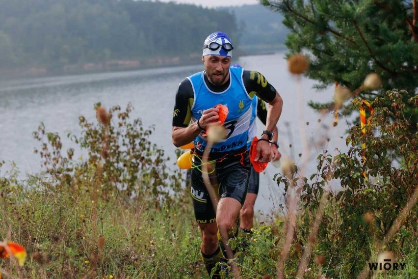 Widowiskowy Swimrun Wióry 2019 w gminie Pawłów w sobotę, 24 sierpnia. Będą biegać, pływać i zdobywać medale... z recyklingu