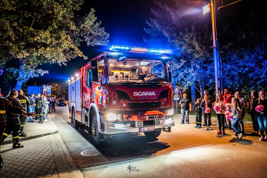 Nowy Sącz. OSP Biegonice ma nowy wóz strażacki. Wygląda imponująco [ZDJĘCIA]