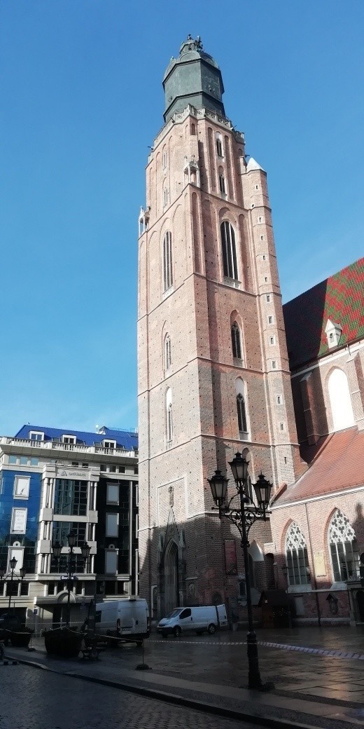 Remont dachu bazyliki św Elżbiety we Wrocławiu.