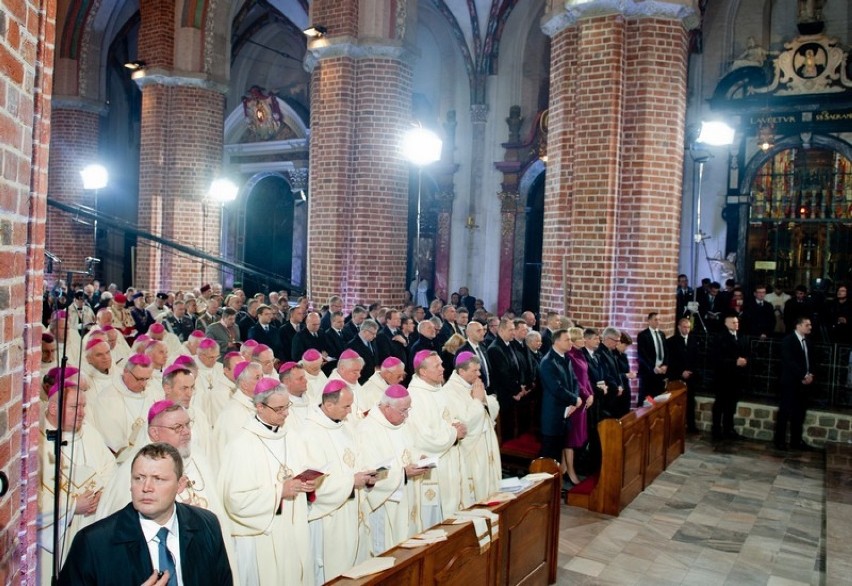 Obchody rocznicy chrztu Polski w gnieźnieńskiej katedrze