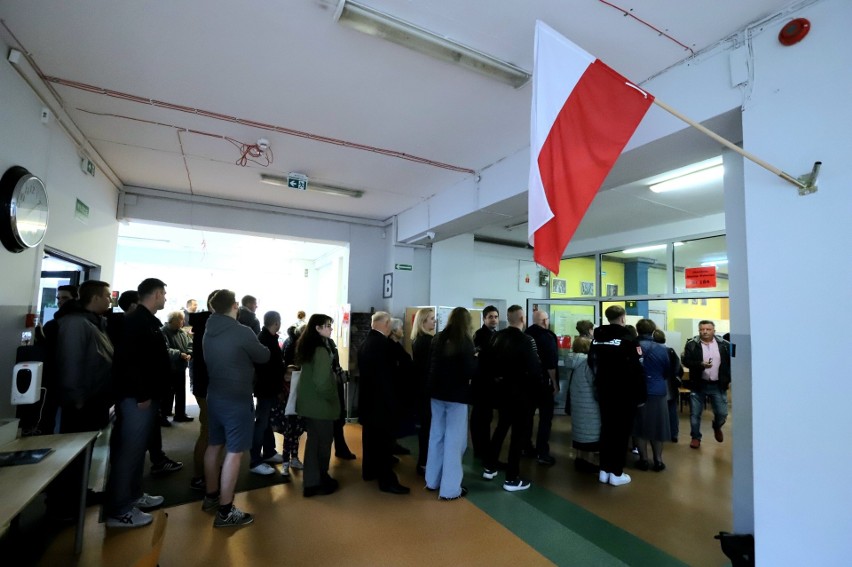 Na Dolnym Śląsku frekwencja wyniosła 21,51 proc. Głosowało...