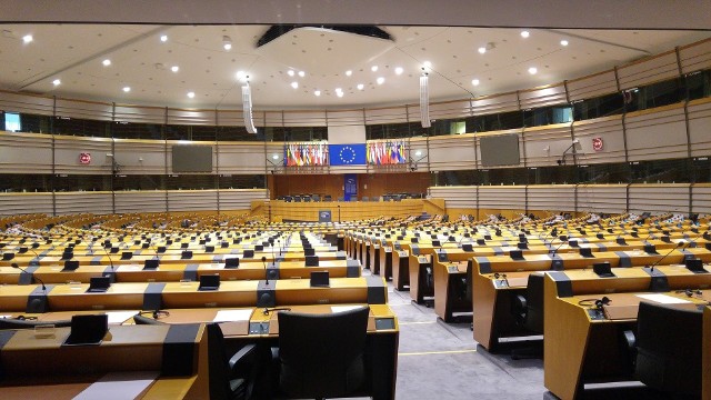 Parlament Europejski przyjął rozporządzenie wprowadzające mechanizm łączący środki unijne z praworządnością