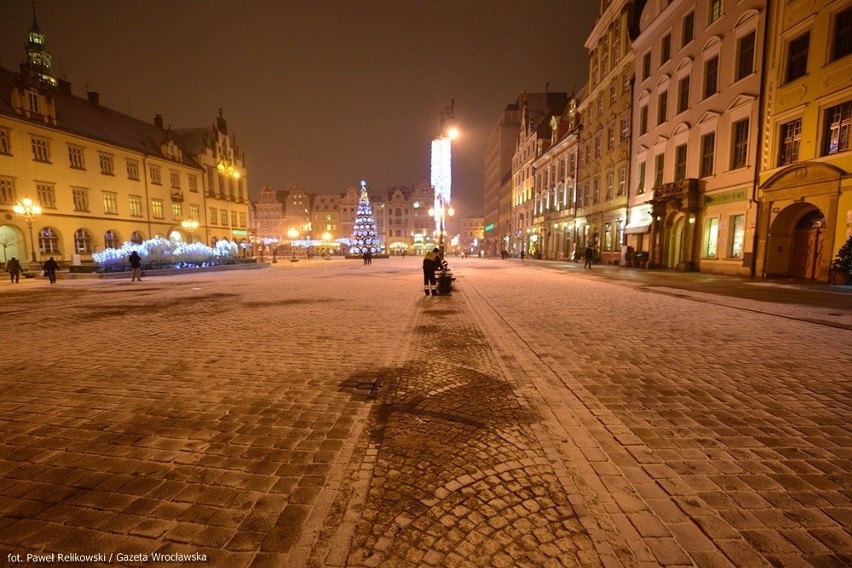 Ślisko na drogach i fatalne warunki do jazdy w całym Wrocławiu (ZDJĘCIA, PROGNOZA)