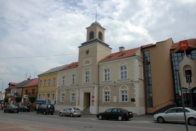 Czym władze tłumaczą skrócenie czasu pracy urzędu? M.in. małą ilością interesantów w dodatkowych godzinach, problemami z obsadą, nadgodzinami i organizacją pracy.