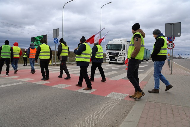 Rolnicza blokada przed polsko-ukraińskim przejściem granicznym w Medyce.