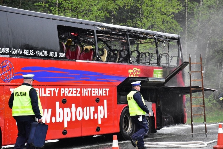 Na trasie krajowej S7, koło węzła Wiśniówka spłonął autobus! 