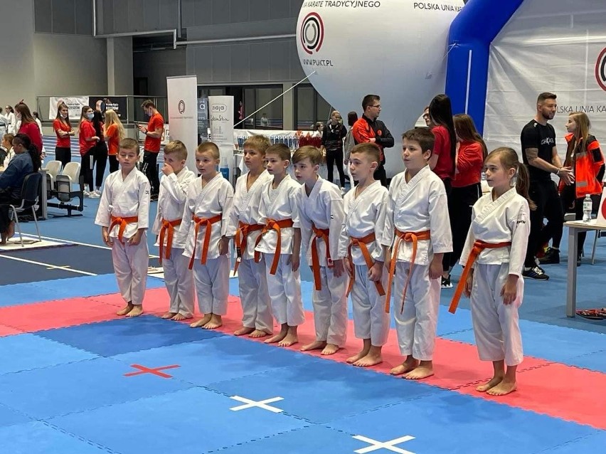 Grad medali ekipy Akademii Karate Tradycyjnego Niepołomice-Kraków podczas turnieju Resovia Karate Cup [ZDJĘCIA]