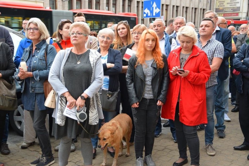 Protest KOD przed Sądem Okręgowym w Lublinie (ZDJĘCIA, WIDEO)
