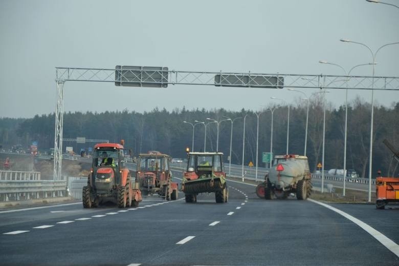 Prace na odcinku S7 ze Skarżyska w stronę Szydłowca na finiszu. Kiedy pojedziemy? (ZDJĘCIA, WIDEO)