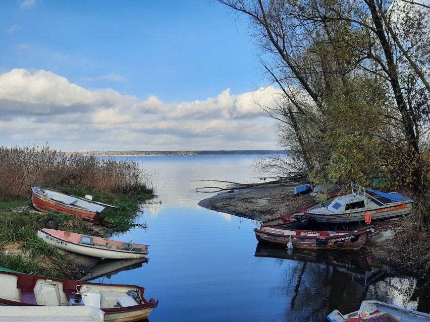 Jezioro Duże i Średnie w Turawie jesienna porą.
