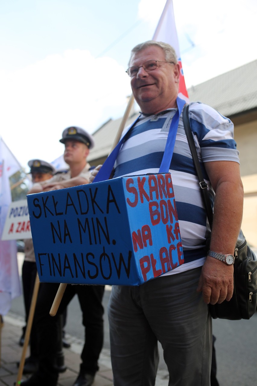 Kraków. Protest pracowników Wód Polskich. Domagają się obiecanych przez rząd podwyżek